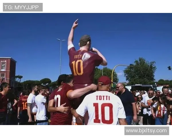 走进足球巨星日常记录揭秘赛场背后的真实生活瞬间