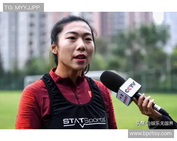 女足球星身材揭秘：力量与美感并存的运动之美